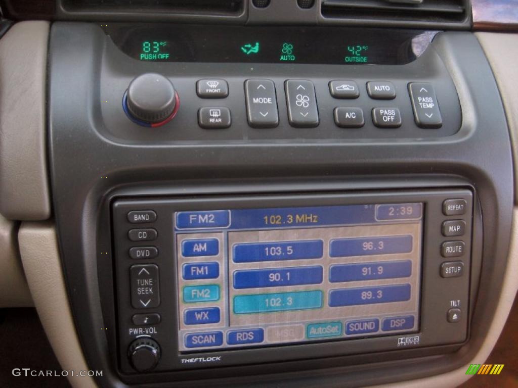 2004 Cadillac DeVille DHS Controls Photo #41124975