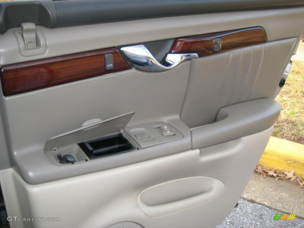 2004 Cadillac DeVille DHS Cashmere Door Panel Photo #41125007