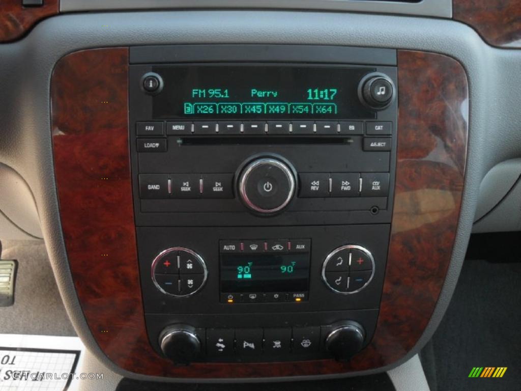 2008 Chevrolet Suburban 1500 LT Controls Photo #41126823