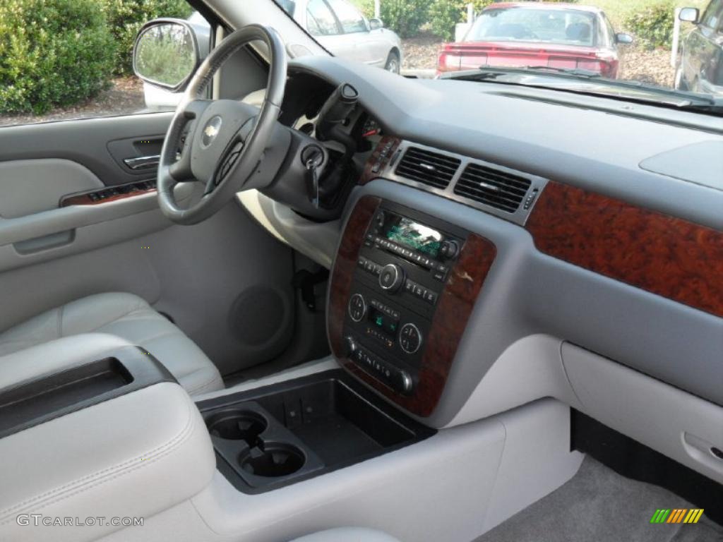 2008 Chevrolet Suburban 1500 LT Light Titanium/Dark Titanium Dashboard Photo #41126963