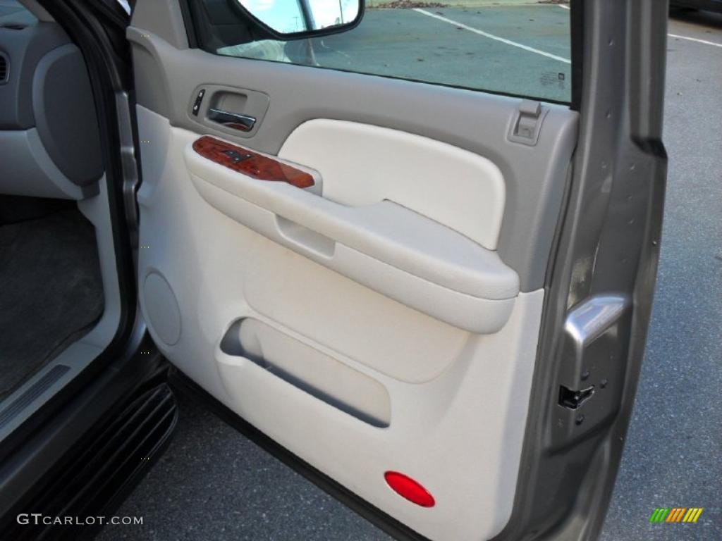 2008 Chevrolet Suburban 1500 LT Light Titanium/Dark Titanium Door Panel Photo #41126979