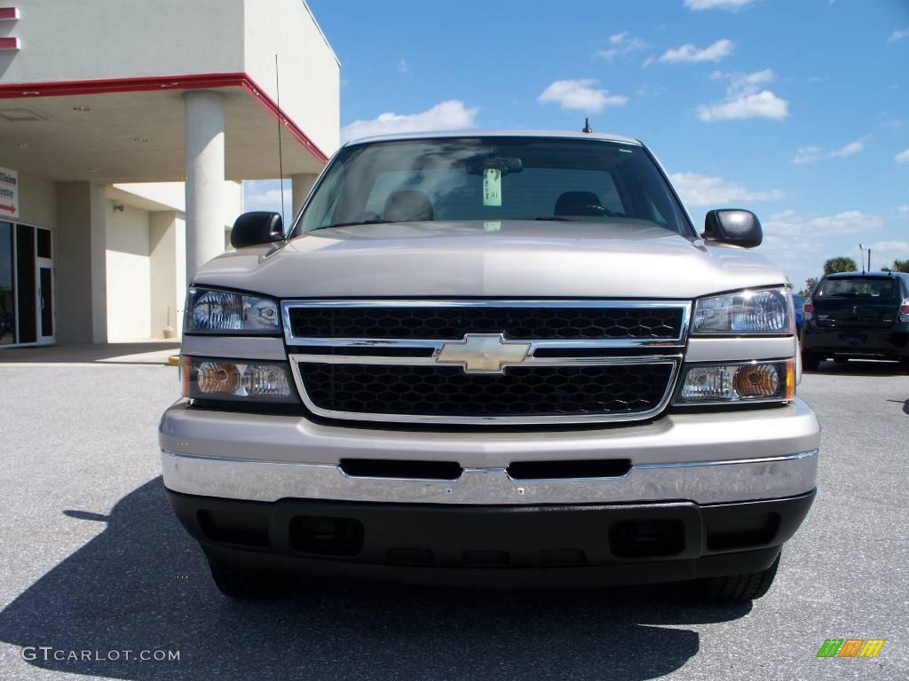 2006 Silverado 1500 Z71 Regular Cab 4x4 - Sandstone Metallic / Dark Charcoal photo #2