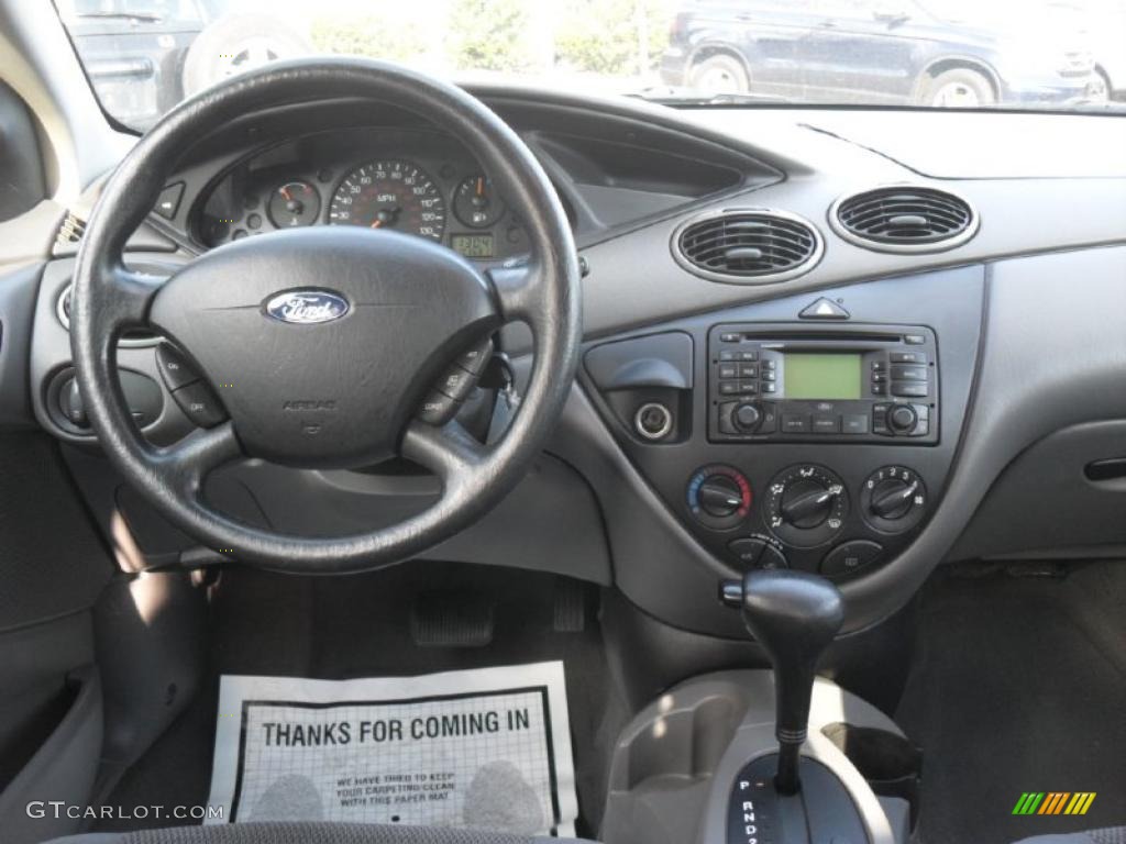 2003 Ford Focus SE Sedan Medium Graphite Dashboard Photo #41129394