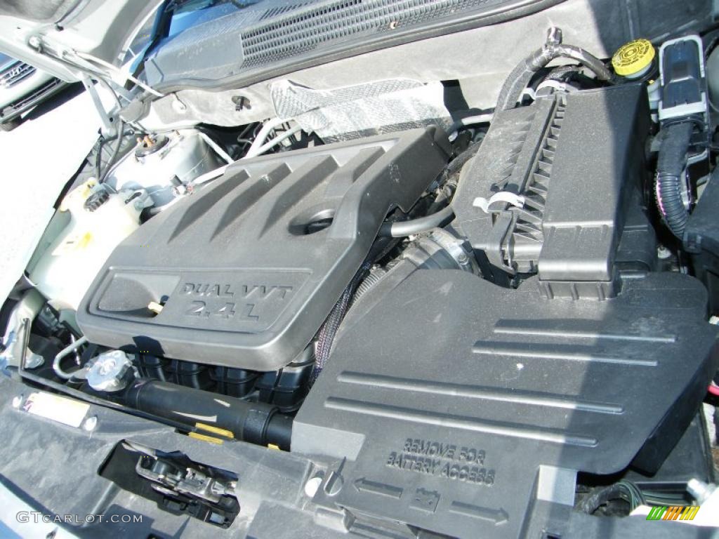 2009 Dodge Caliber R/T 2.4 Liter DOHC 16-Valve Dual VVT 4 Cylinder Engine Photo #41130651