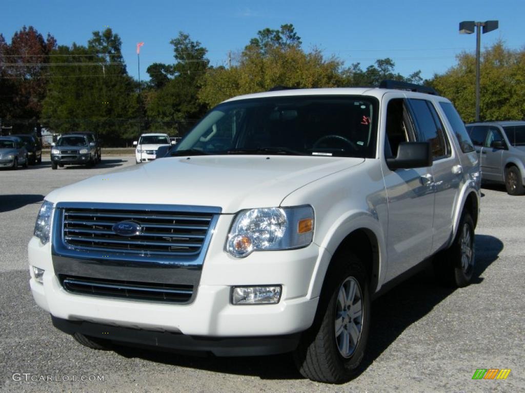 2010 Explorer XLT - White Suede / Black photo #1