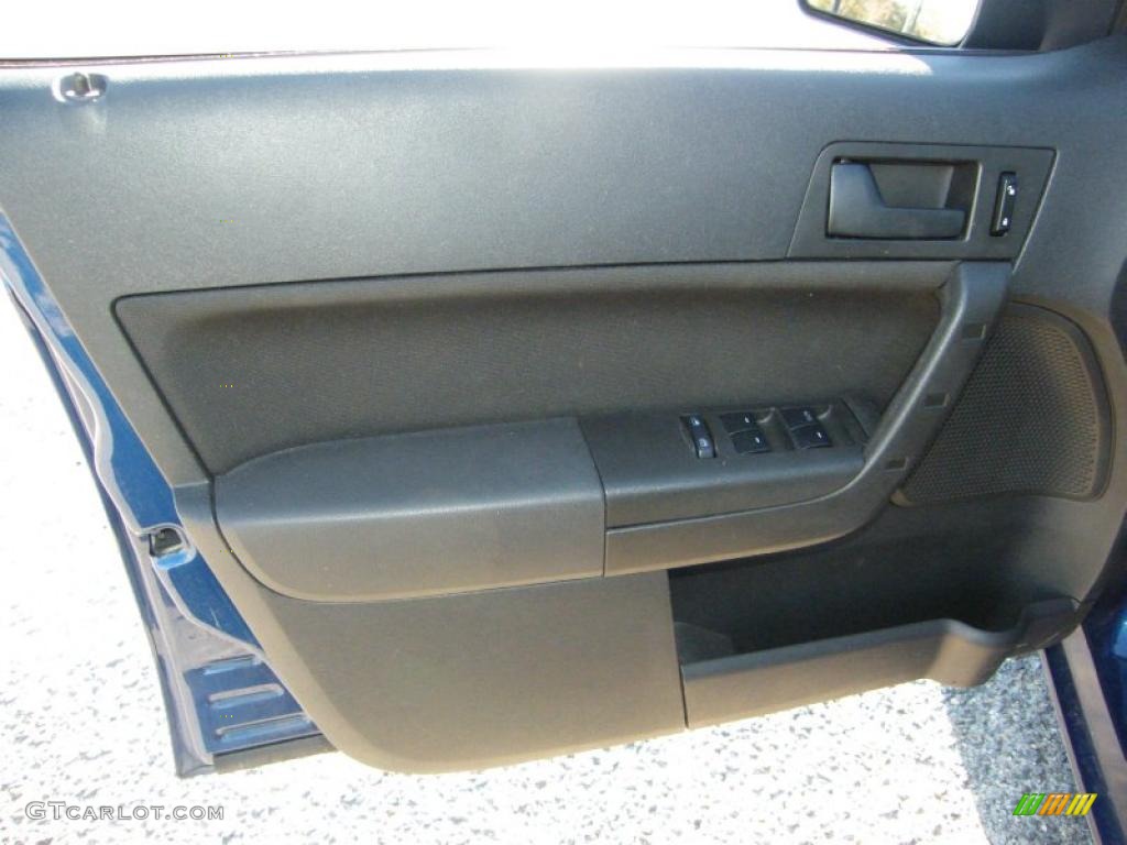 2009 Focus SE Sedan - Vista Blue Metallic / Charcoal Black photo #15