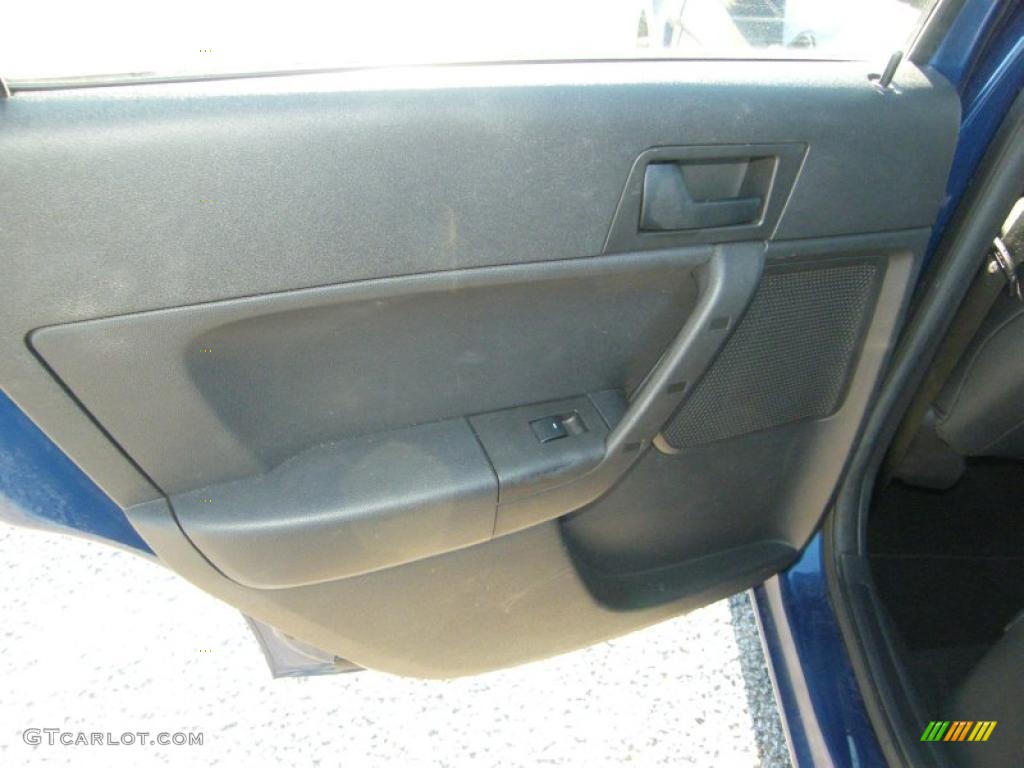 2009 Focus SE Sedan - Vista Blue Metallic / Charcoal Black photo #21