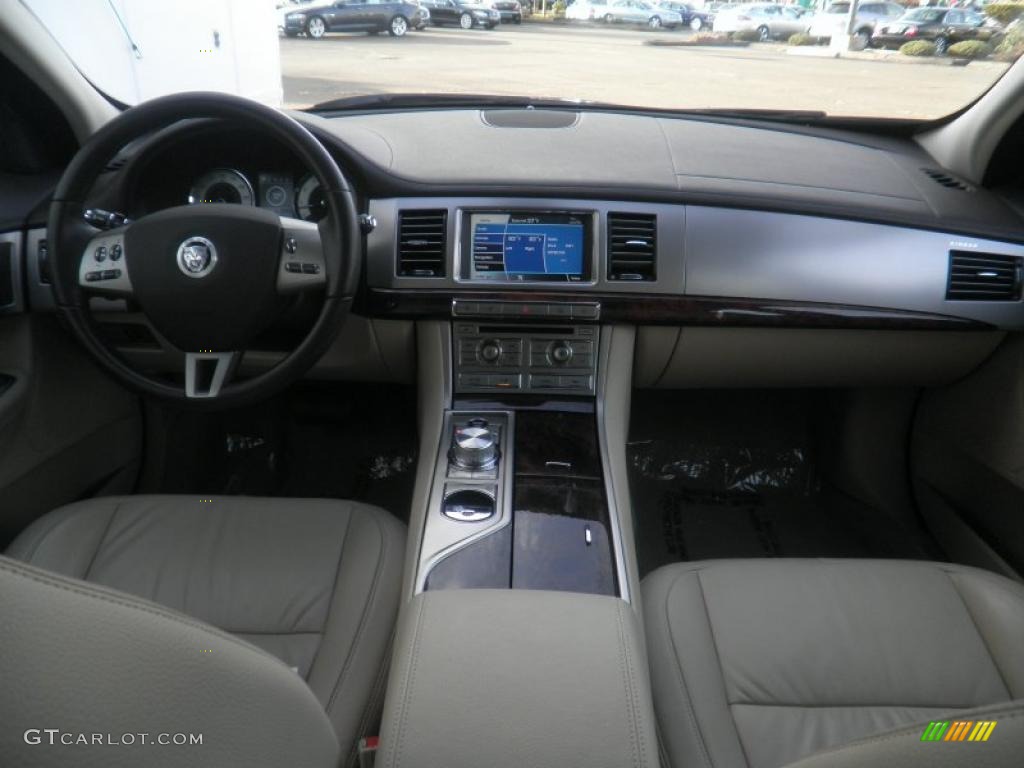 2009 Jaguar XF Luxury Barley/Truffle Dashboard Photo #41133711