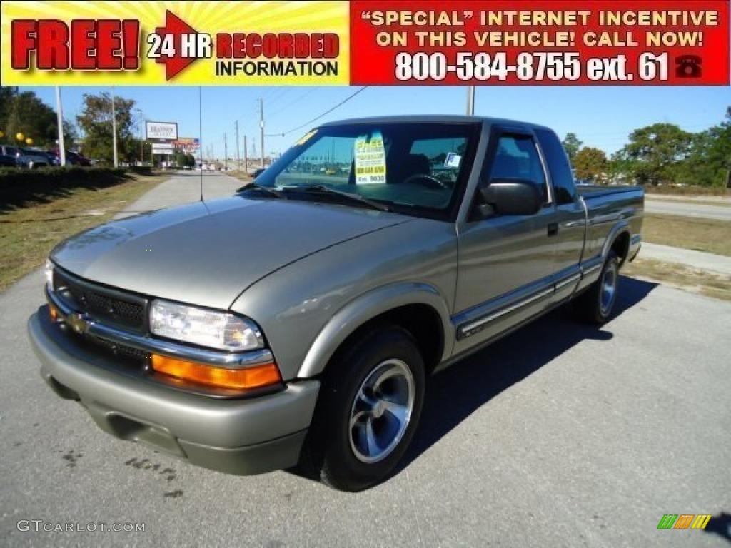 2001 S10 LS Extended Cab - Light Pewter Metallic / Graphite photo #1