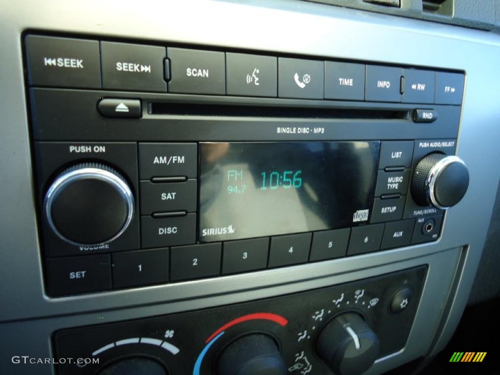 2008 Dodge Dakota SLT Crew Cab Controls Photo #41140035