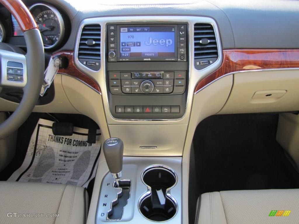 2011 Jeep Grand Cherokee Overland 4x4 Controls Photo #41141699