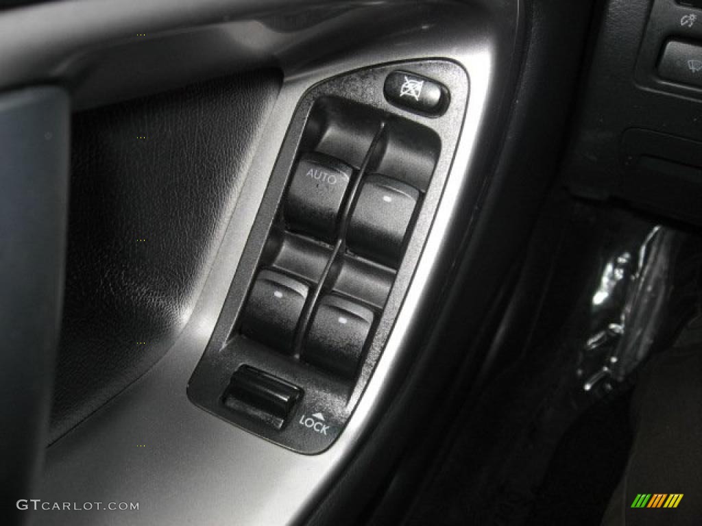 2005 Subaru Legacy 2.5i Limited Sedan Controls Photo #41142183