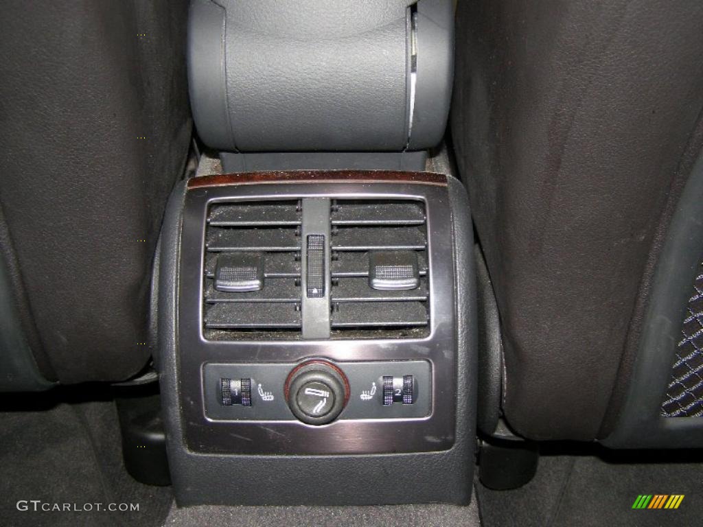 2004 Audi A6 3.0 quattro Sedan Controls Photo #41149663