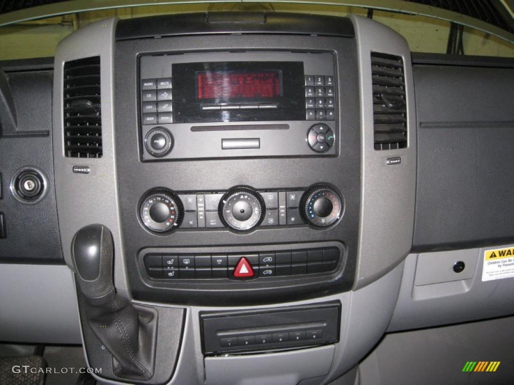 2007 Dodge Sprinter Van 2500 High Roof Passenger Controls Photo #41149803