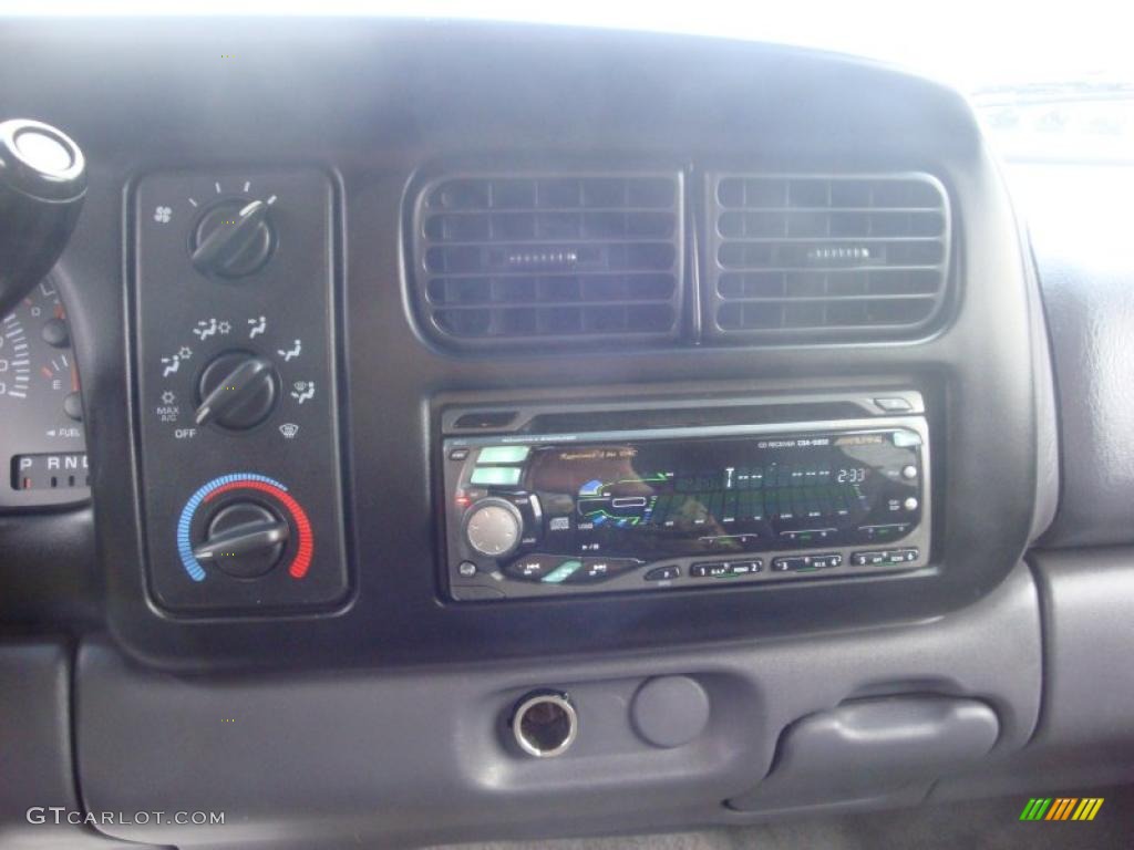 1997 Dakota Sport Extended Cab - Black / Mist Gray photo #13