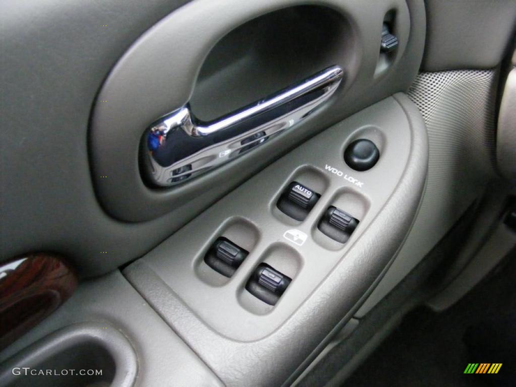 2002 Chrysler 300 M Sedan Controls Photo #41152860