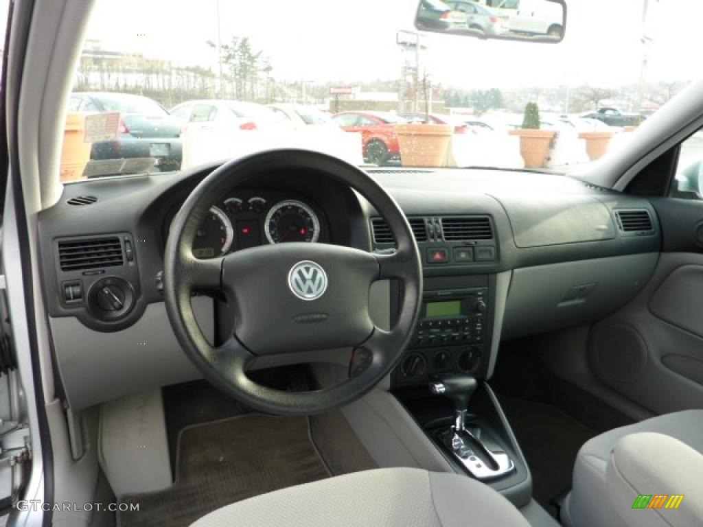 2004 Volkswagen Jetta GLS Sedan Grey Dashboard Photo #41153296