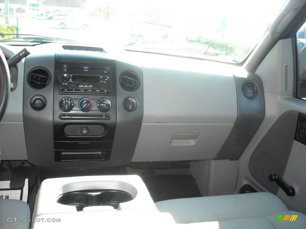 2005 F150 STX SuperCab - Black / Medium Flint Grey photo #26