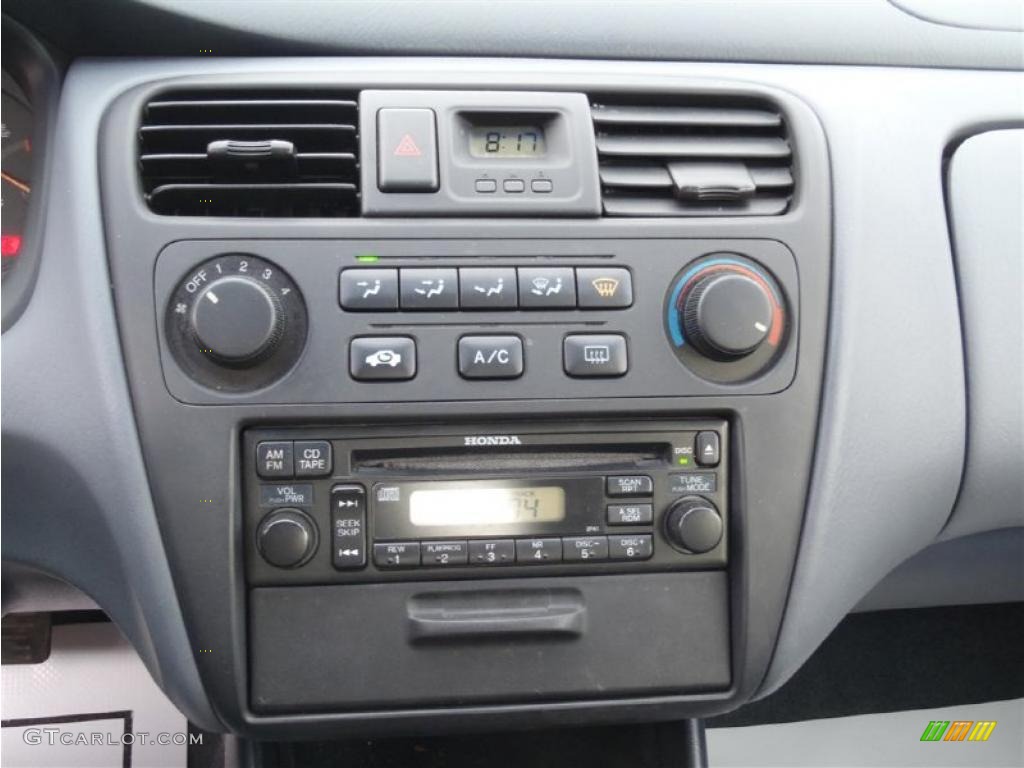 2001 Honda Accord LX Sedan Controls Photo #41153736