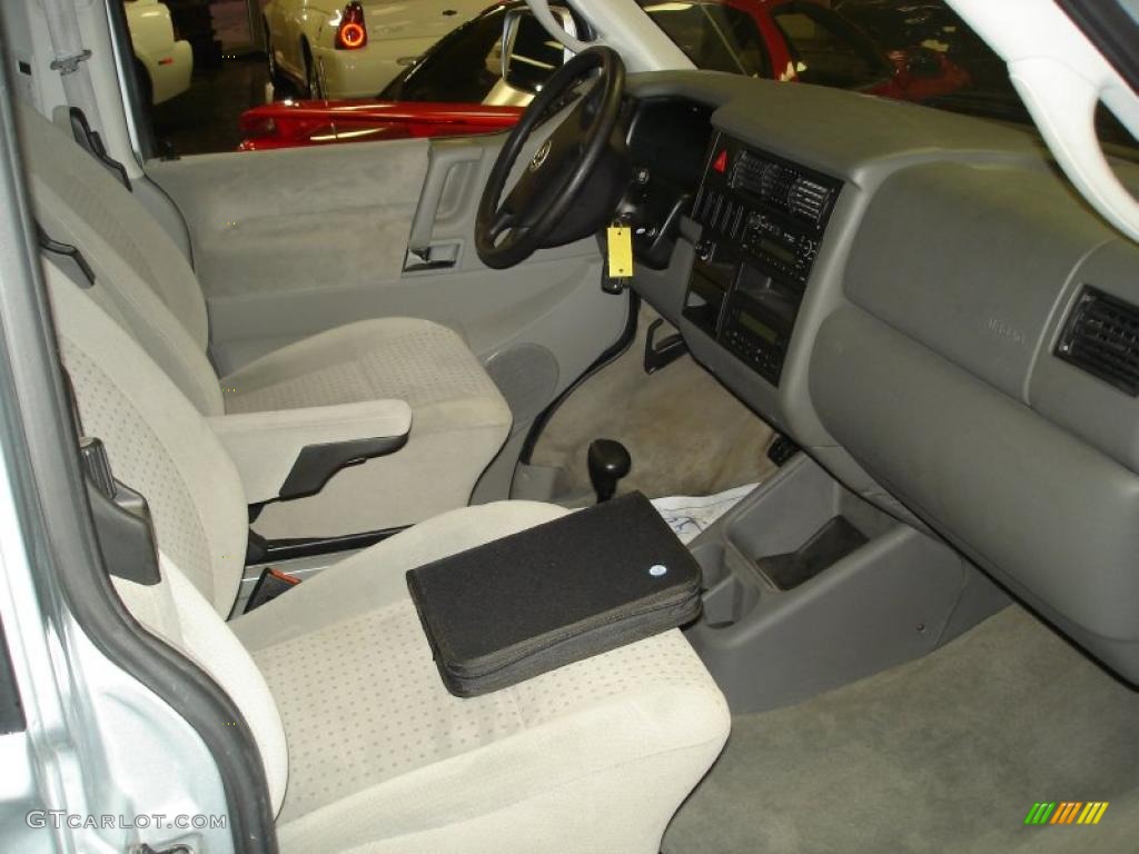 Gray Interior 2002 Volkswagen EuroVan GLS Photo #41154576