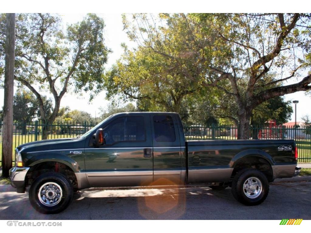 2003 F250 Super Duty Lariat SuperCab 4x4 - Dark Highland Green Metallic / Medium Parchment Beige photo #3