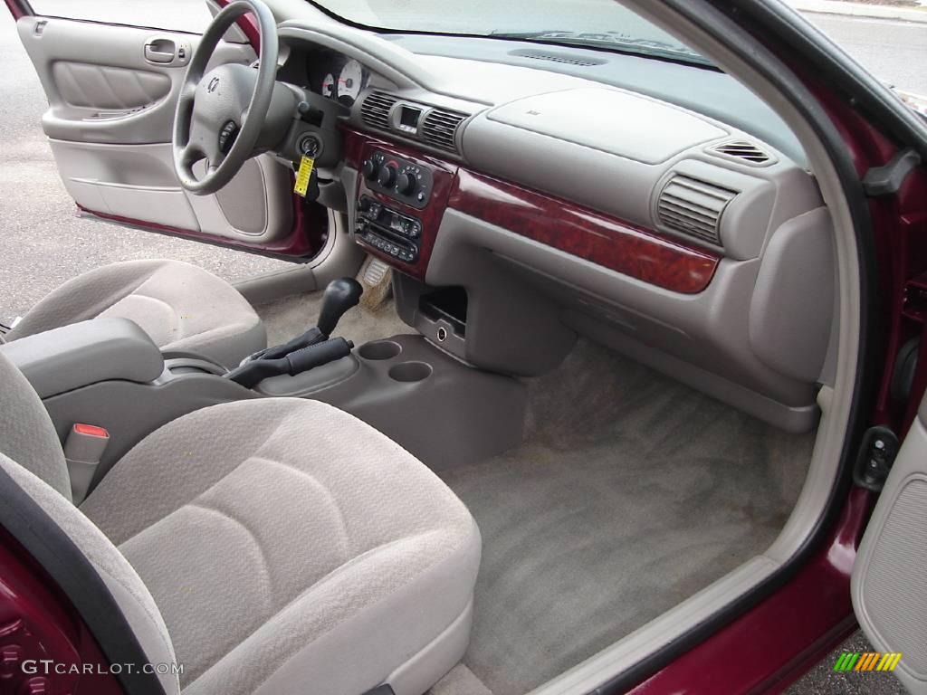 2001 Stratus SE Sedan - Dark Garnet Red Pearl / Taupe photo #19