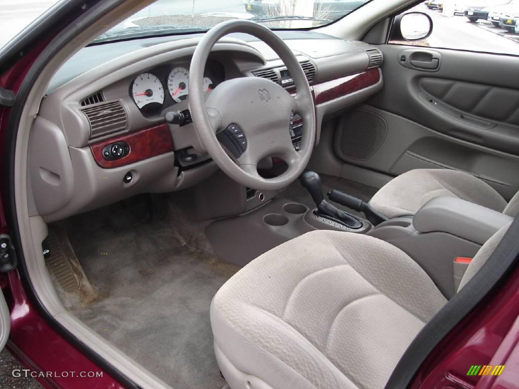 2001 Stratus SE Sedan - Dark Garnet Red Pearl / Taupe photo #21
