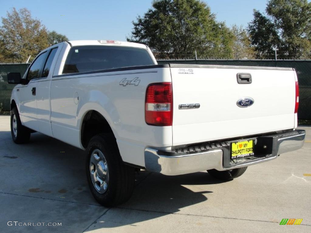 2005 F150 XL SuperCab 4x4 - Oxford White / Medium Flint Grey photo #5