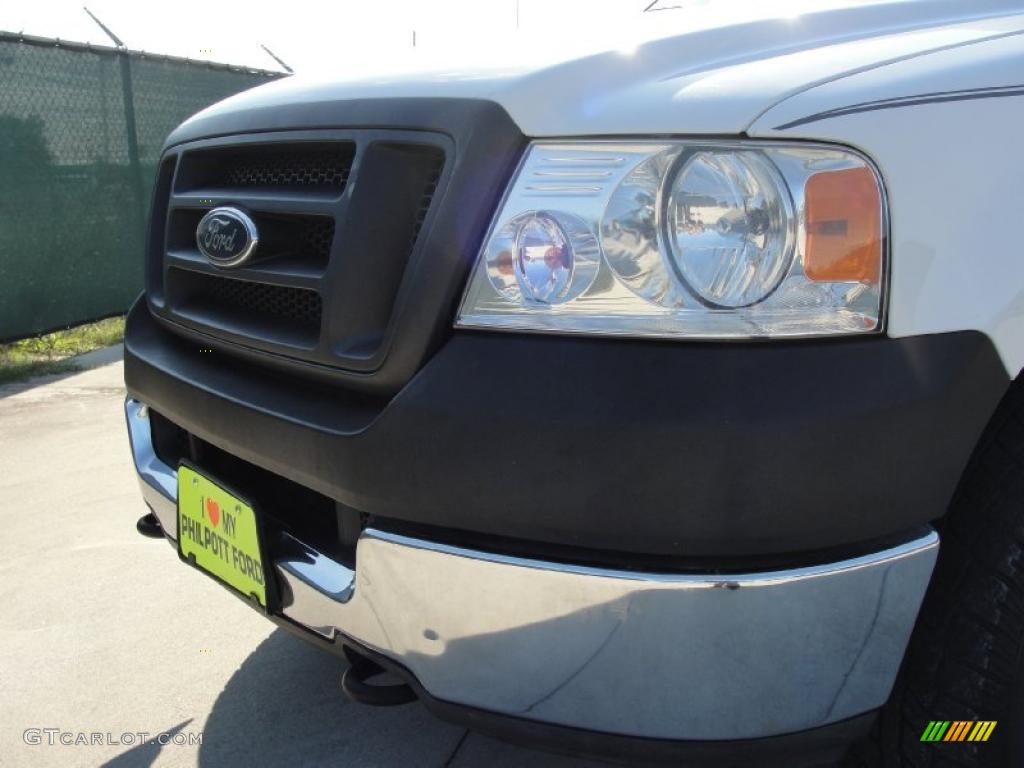 2005 F150 XL SuperCab 4x4 - Oxford White / Medium Flint Grey photo #12