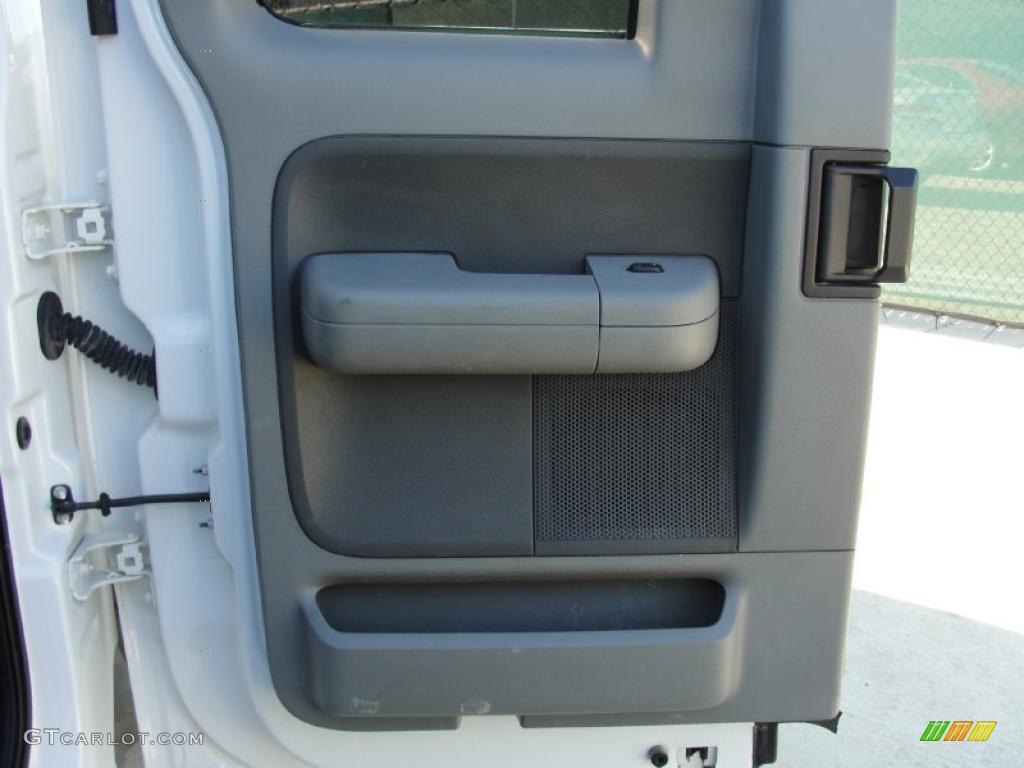 2005 F150 XL SuperCab 4x4 - Oxford White / Medium Flint Grey photo #43