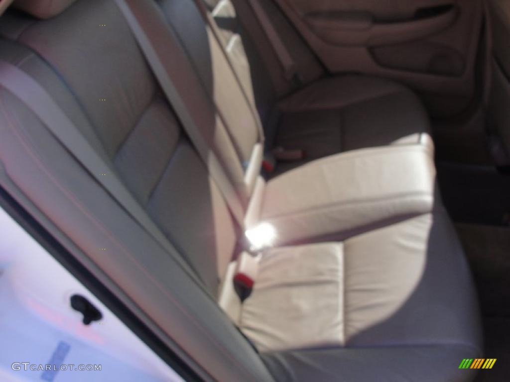 2007 Accord EX-L V6 Sedan - Taffeta White / Ivory photo #30