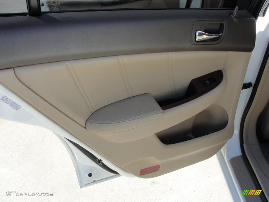 2007 Accord EX-L V6 Sedan - Taffeta White / Ivory photo #32