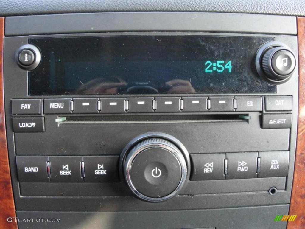 2007 Chevrolet Suburban 1500 LS Controls Photo #41174570