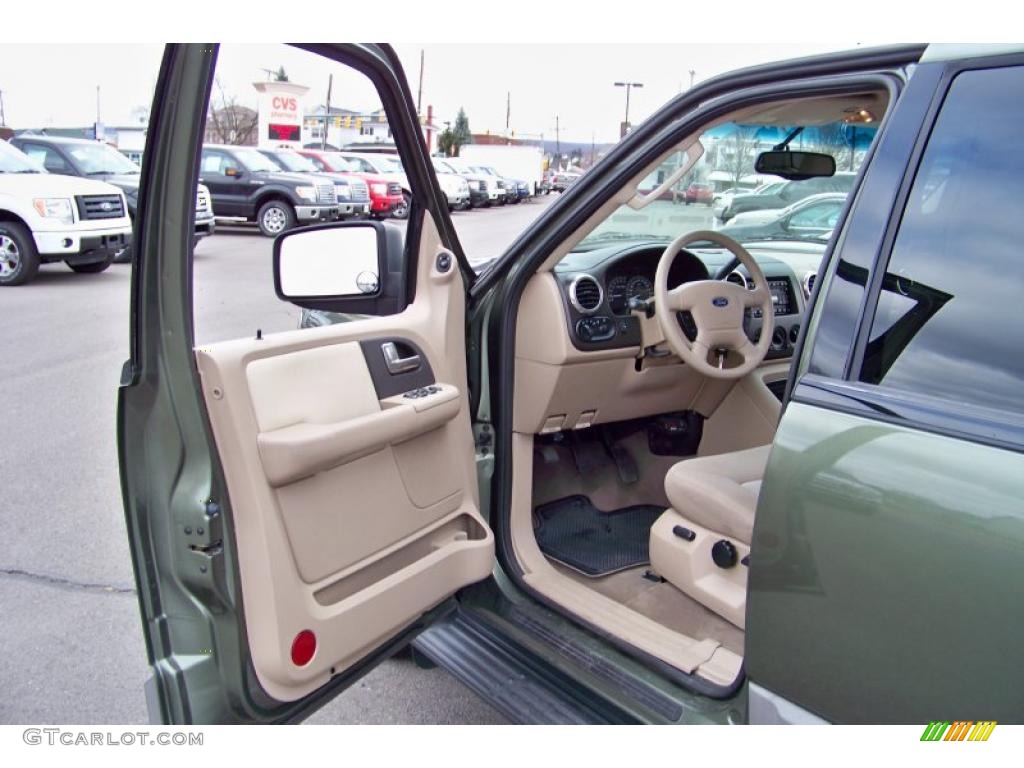 2003 Expedition XLT 4x4 - Estate Green Metallic / Medium Parchment photo #11