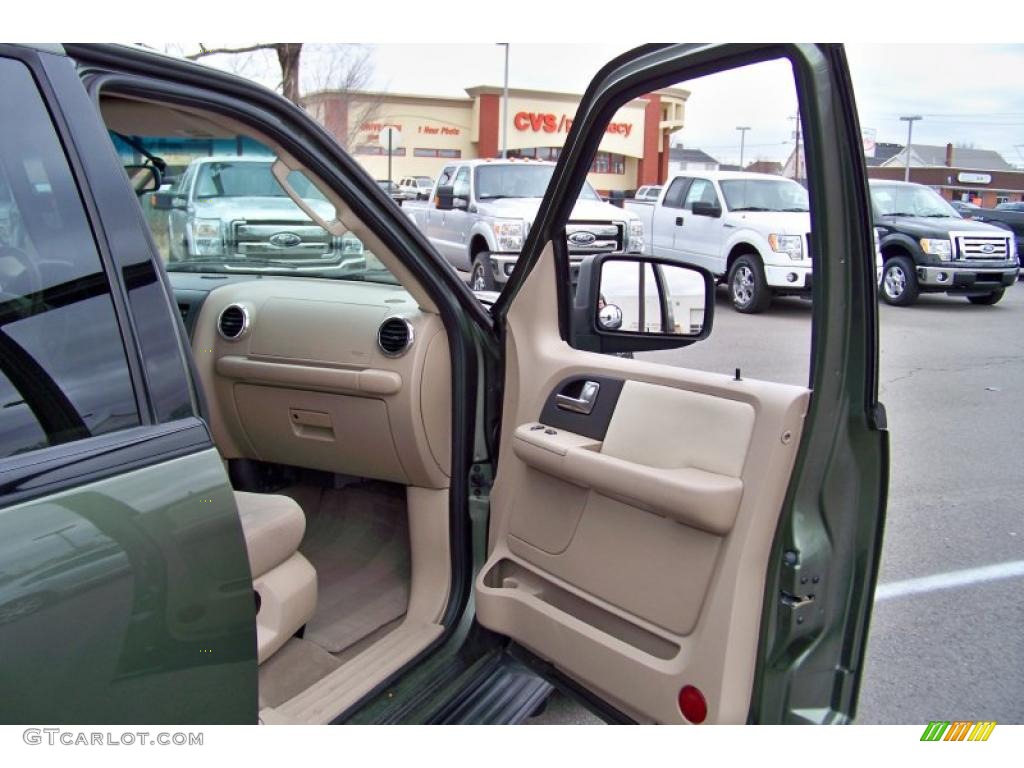 2003 Expedition XLT 4x4 - Estate Green Metallic / Medium Parchment photo #20
