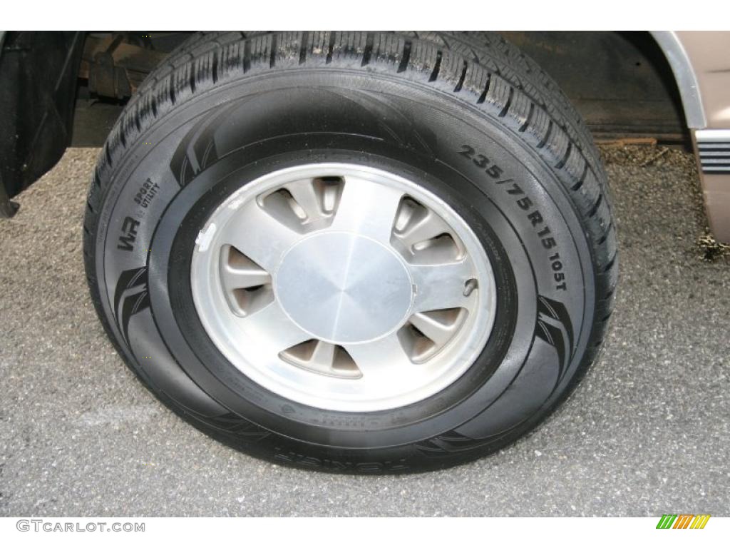 1996 Chevrolet Suburban C1500 Wheel Photo #41183258