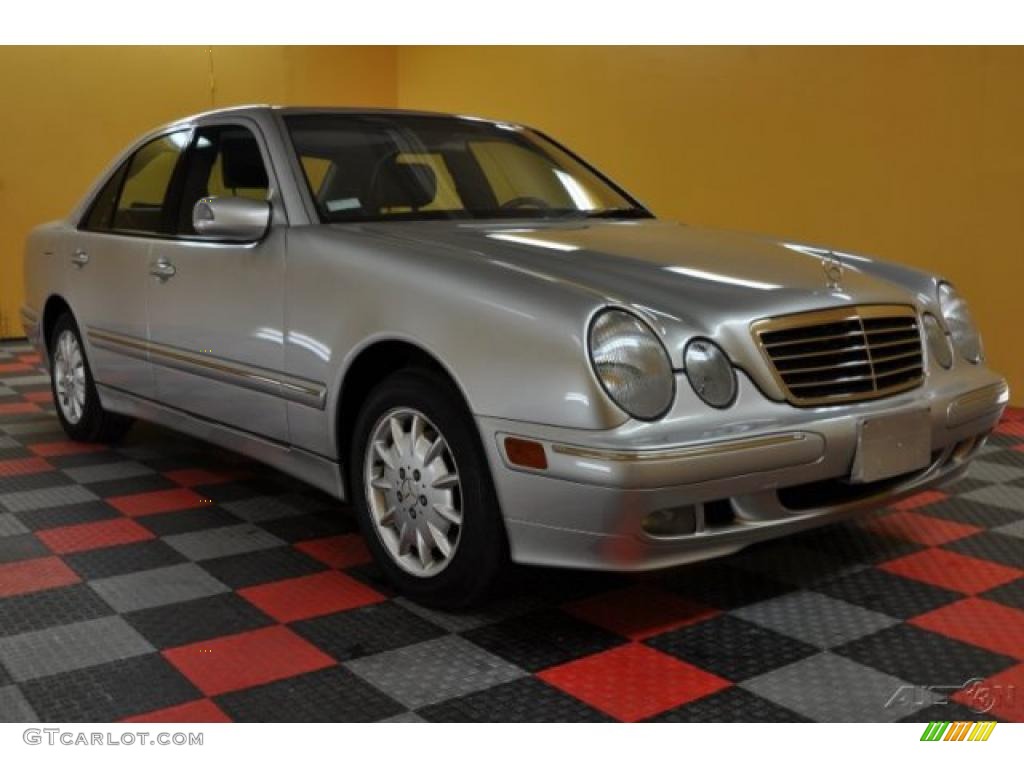 2001 E 320 4Matic Sedan - Brilliant Silver Metallic / Charcoal photo #1