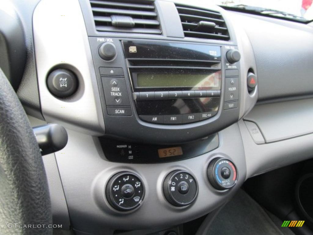 2006 Toyota RAV4 V6 4WD Controls Photo #41192882