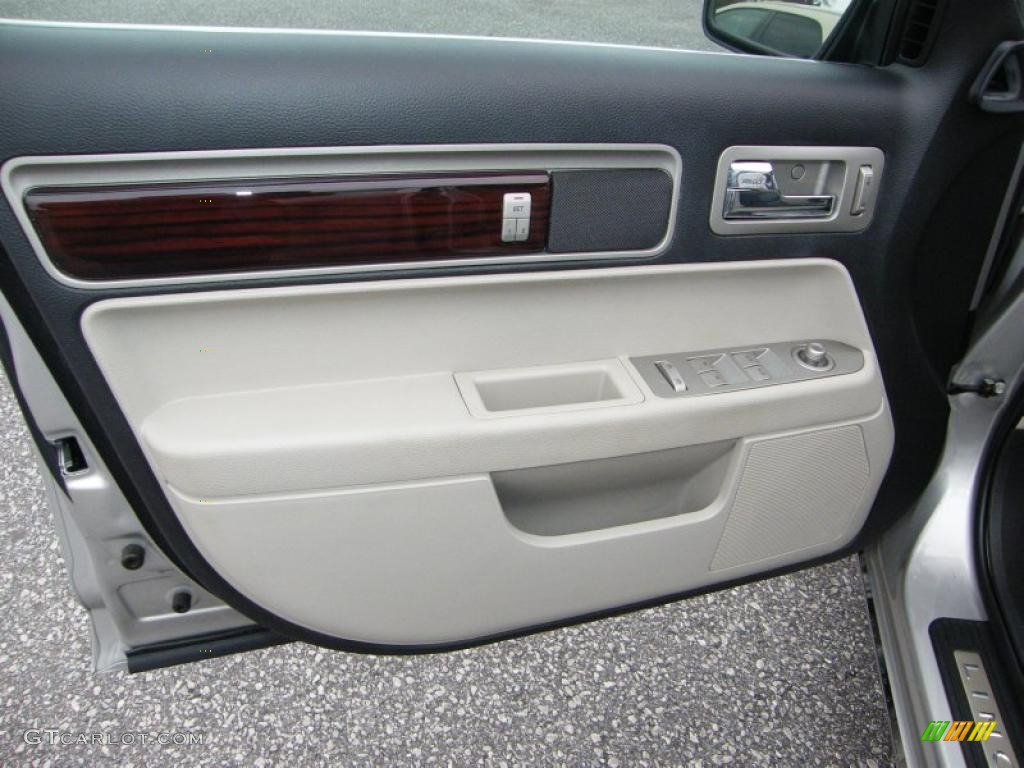 2007 Lincoln MKZ Sedan Light Stone Door Panel Photo #41193026