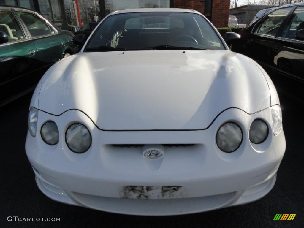 2001 Tiburon  - Nordic White / Black/Gray photo #2