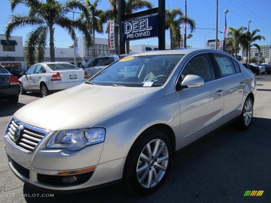 2010 Passat Komfort Sedan - White Gold Metallic / Cornsilk Beige photo #1