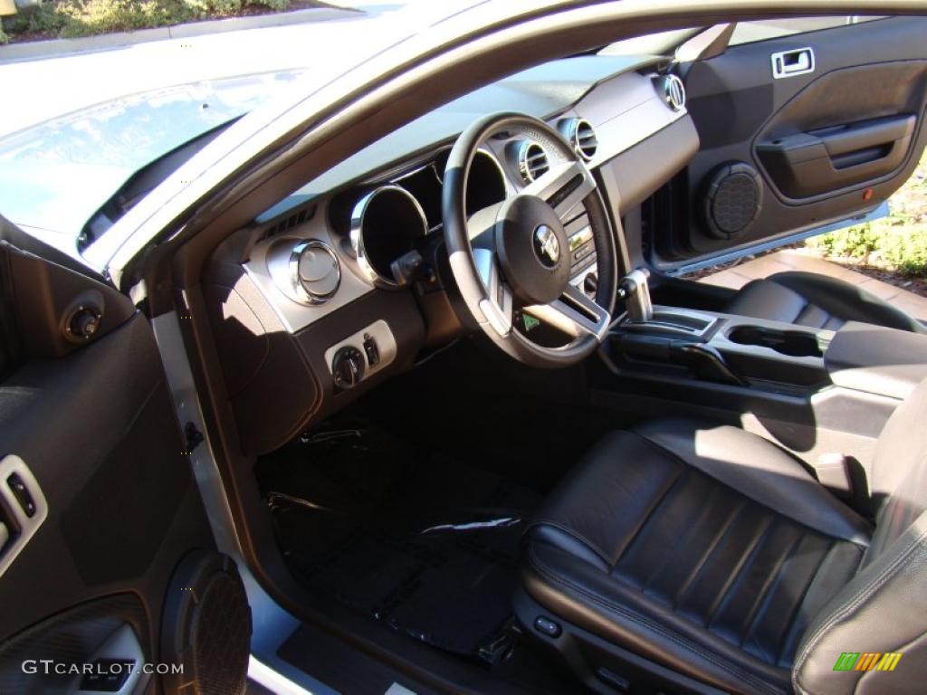 Dark Charcoal Interior 2006 Ford Mustang GT Premium Coupe Photo #41202466