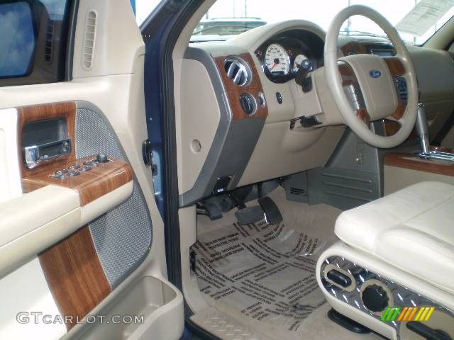 2004 F150 Lariat SuperCrew - Medium Wedgewood Blue Metallic / Tan photo #21