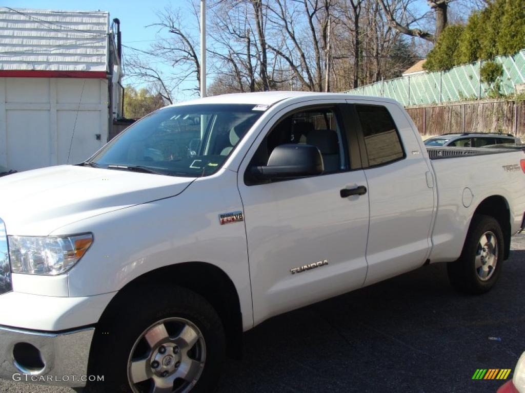 2007 Tundra SR5 TRD Double Cab 4x4 - Super White / Graphite Gray photo #4