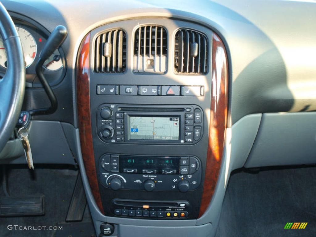 2004 Chrysler Town & Country Limited Controls Photo #41210715