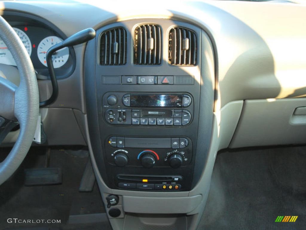 2003 Dodge Caravan SE Controls Photo #41211771