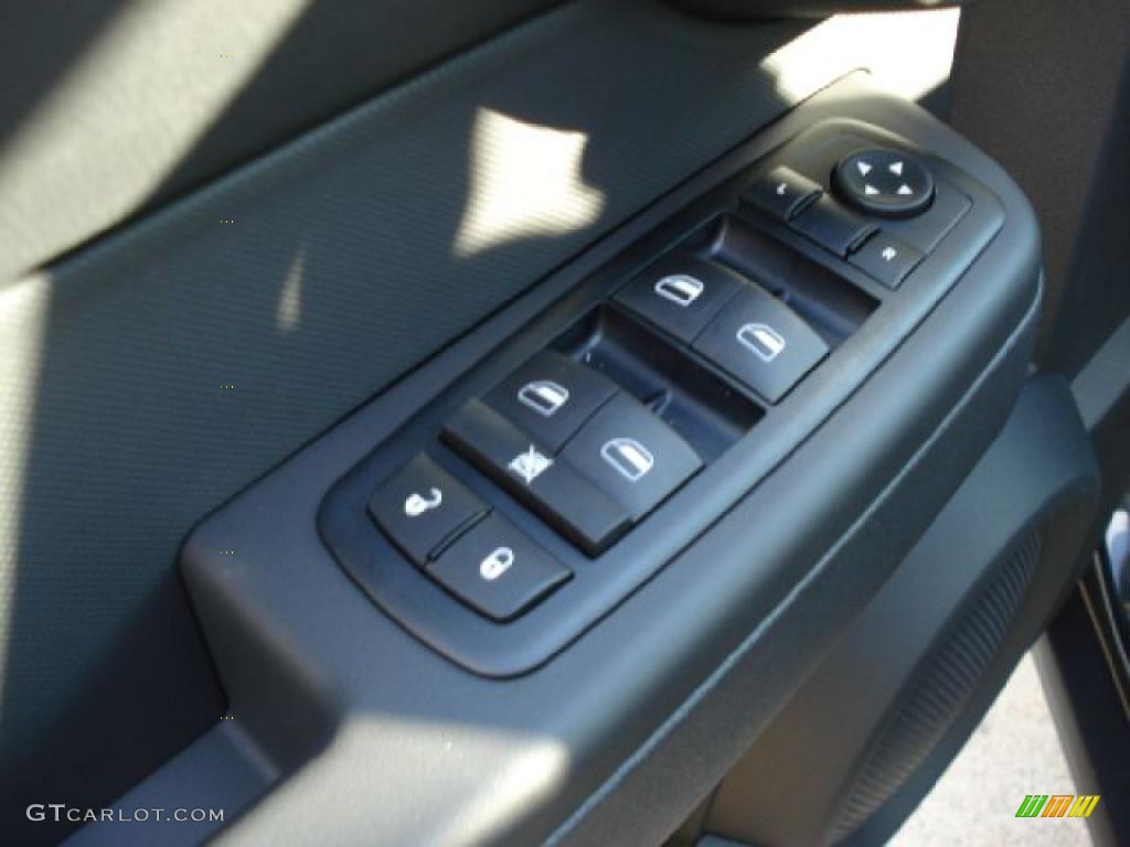 2011 Dodge Nitro Heat 4x4 Controls Photo #41212459