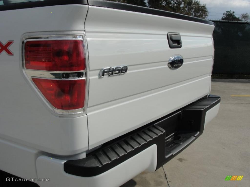 2010 F150 STX SuperCab - Oxford White / Medium Stone photo #16