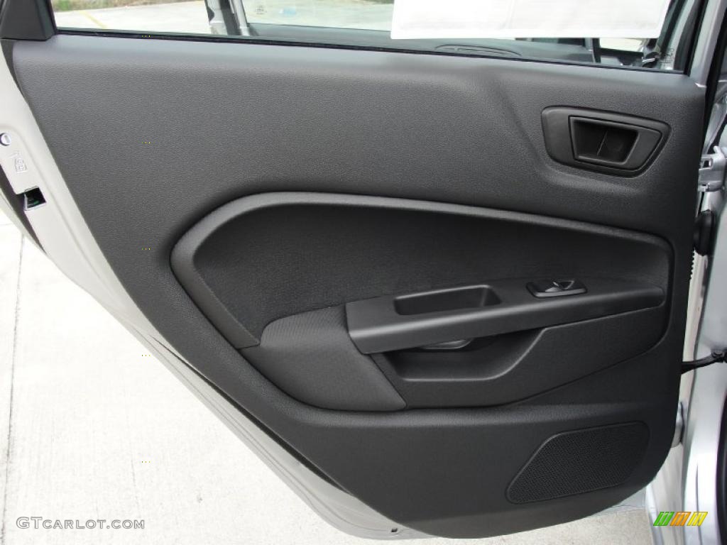 2011 Fiesta SE Hatchback - Ingot Silver Metallic / Charcoal Black/Blue Cloth photo #15