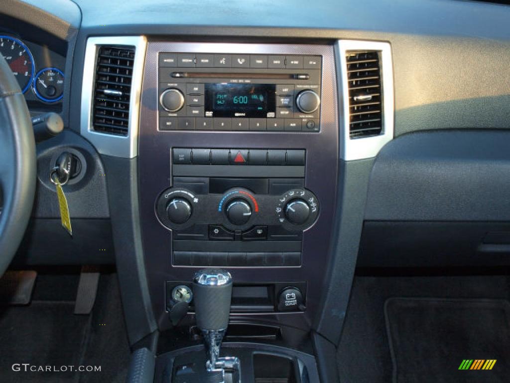 2008 Jeep Grand Cherokee SRT8 4x4 Controls Photo #41214991